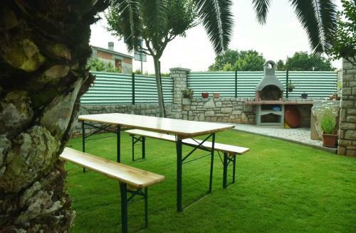 Anita's Terrace Apartment
