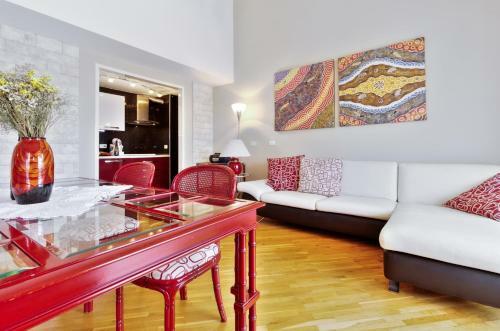 Hostal Aurora House With Apartments