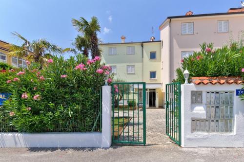 Hostal Diana House With Apartments