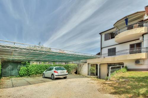 Hostal Nadia House With Apartments