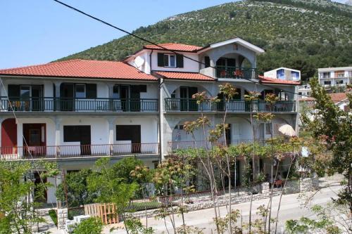 Apartments By The Sea Zaostrog (makarska) - 2649