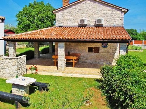 Holiday Home Bozac (roj417)