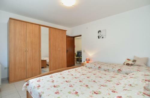 Apartment With Nice Terrace 684