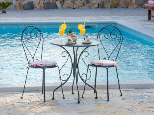 Villa Holiday Home Iva With Pool