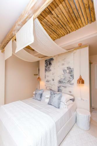 Hostal Sea Nymphs Suites