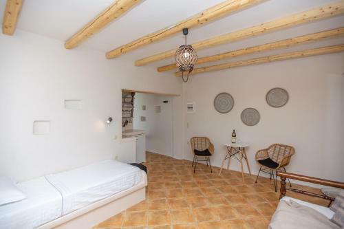 Hotel Ampelos Inn