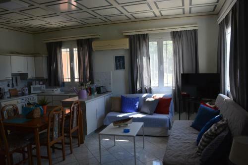 Monte Caputo Holiday House