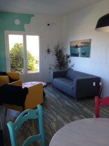 Villette Adonis Andros