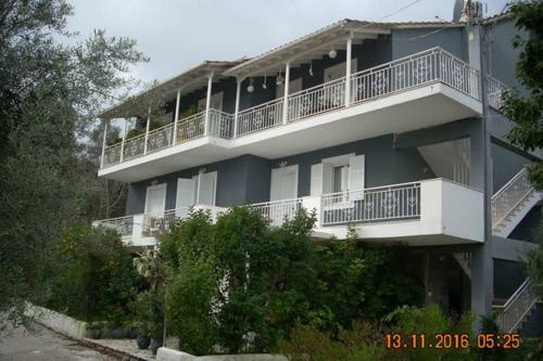 Iris Apartments