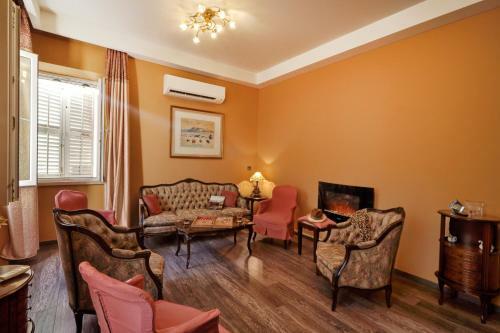 Lemonia Luxury Apartment