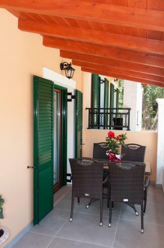 Villa Lola's House