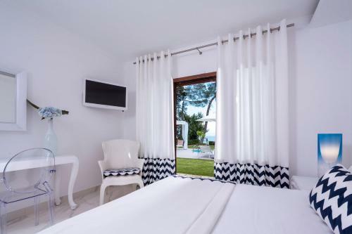 Dassia Villa Sleeps 6 Pool Air Con Wifi