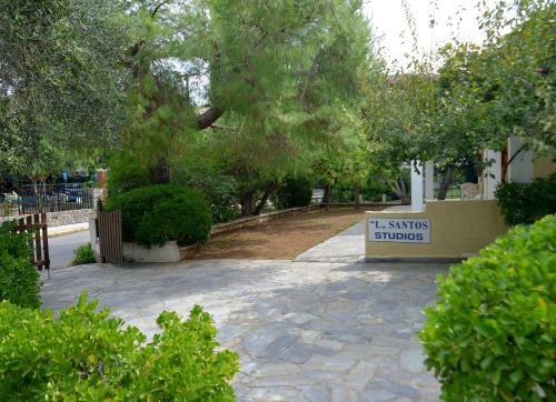 Santos Apartments & Studios