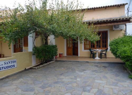 Santos Apartments & Studios