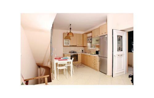 Three-bedroom Holiday Home In Diakopto Achaias