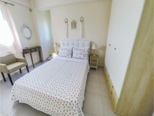 Four-bedroom Holiday Home In Diakopto