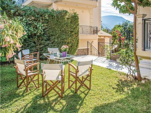 Four-bedroom Holiday Home In Diakopto