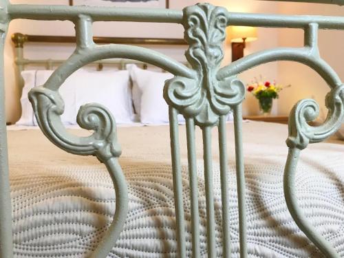 Hostal Amforeas Retreat Guesthouse