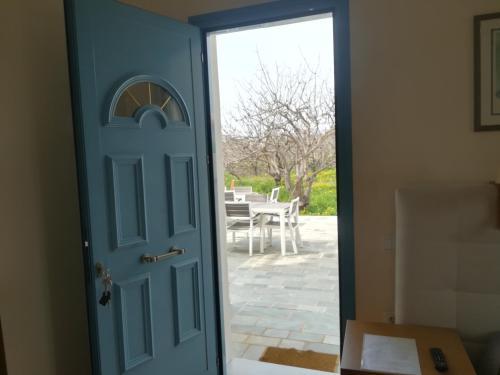 Hostal Amforeas Retreat Guesthouse