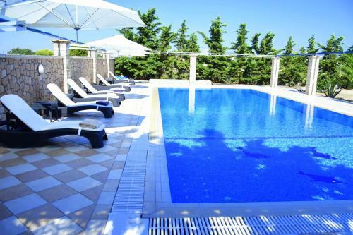 Hostal Amforeas Retreat Guesthouse