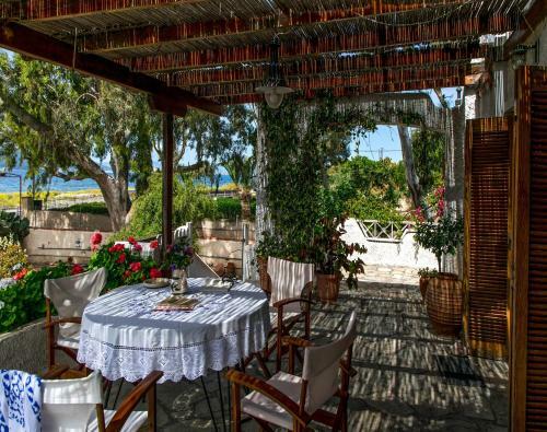 Seaside House On Aegina Lovely Island