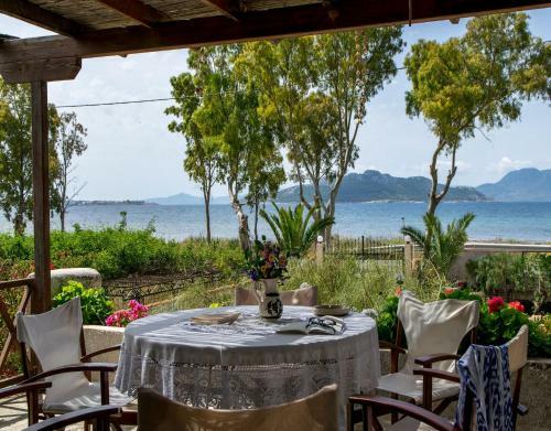 Seaside House On Aegina Lovely Island
