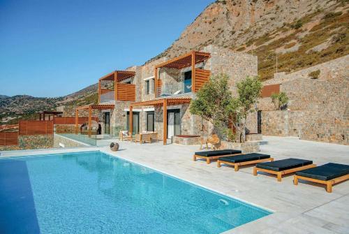 Plaka Villa Sleeps 8 Air Con Wifi
