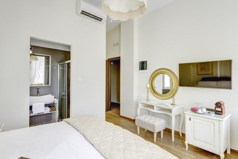 Hostal 1844 Suites