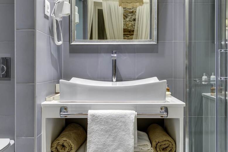 Hostal 1844 Suites