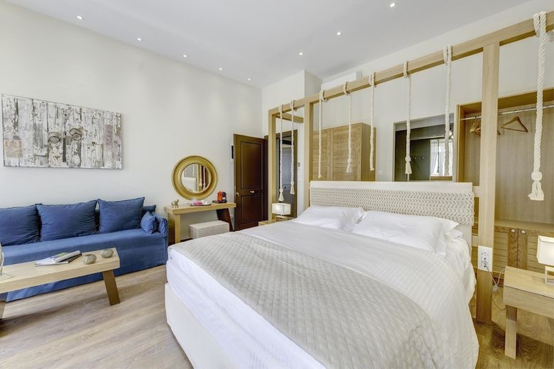 Hostal 1844 Suites