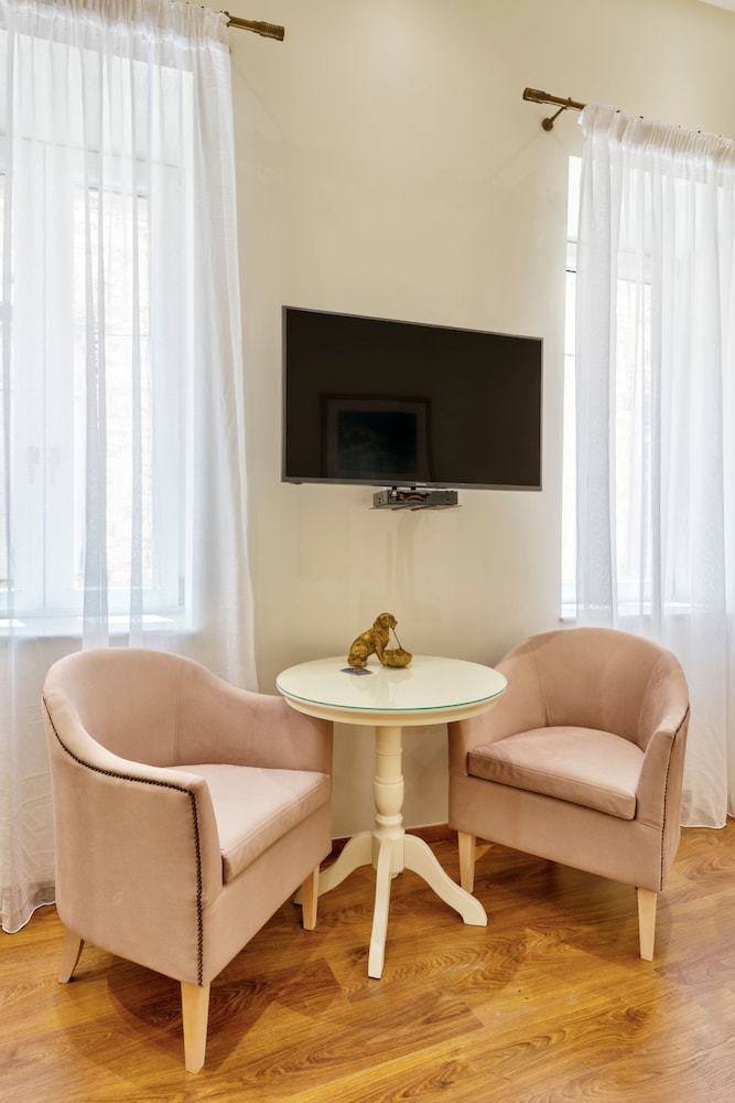 Hostal 1844 Suites