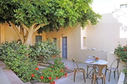Fira Villa Sleeps 8 Air Con Wifi