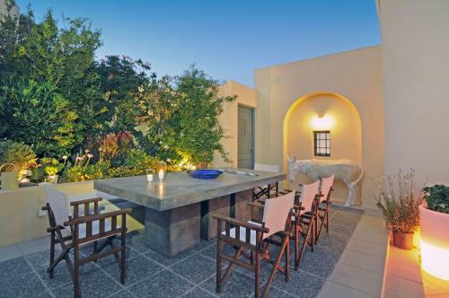 Fira Villa Sleeps 8 Air Con Wifi