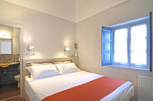 Fira Villa Sleeps 8 Air Con Wifi