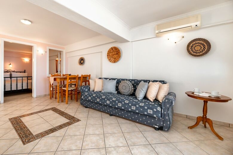 Villa By Hotel Thira