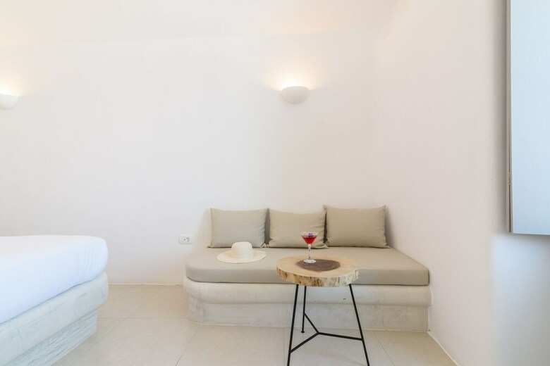 Hostal On The Cliff Suites