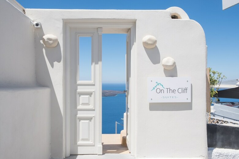 Hostal On The Cliff Suites