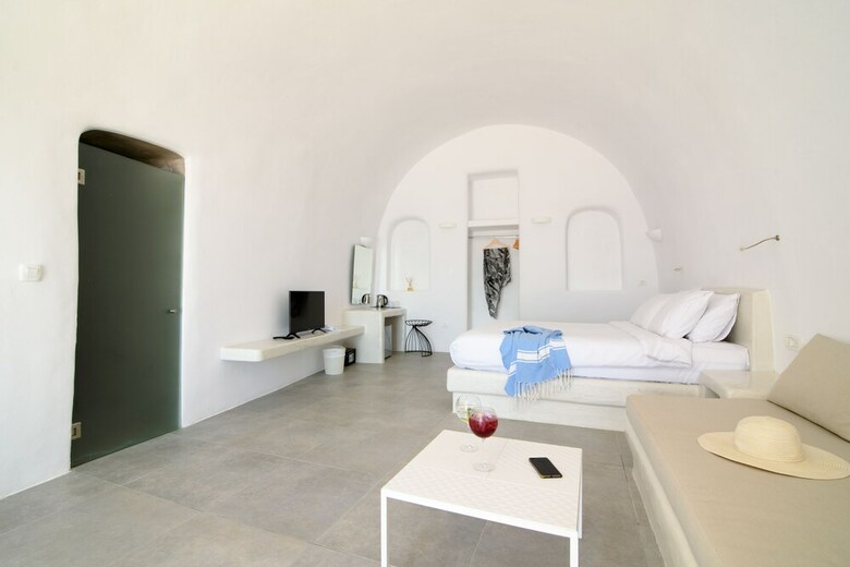 Hostal On The Cliff Suites