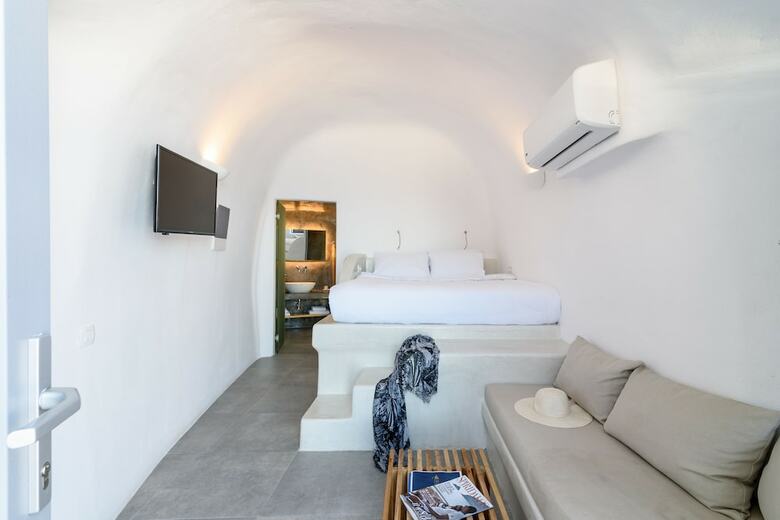 Hostal On The Cliff Suites