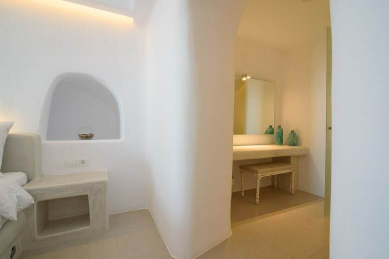 Hostal On The Cliff Suites
