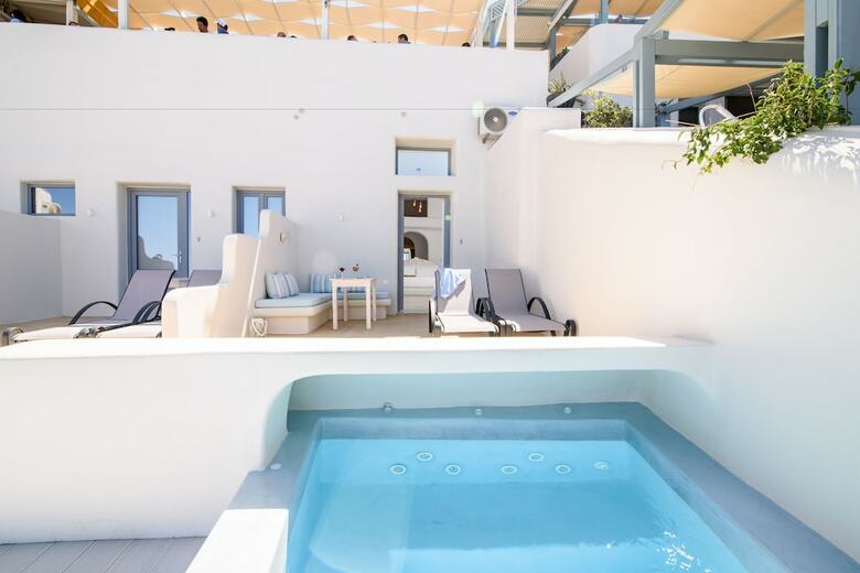 Hostal On The Cliff Suites