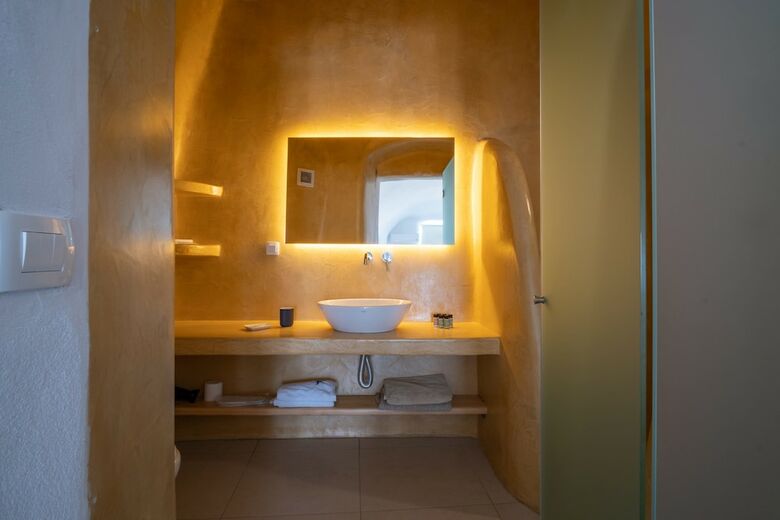 Hostal On The Cliff Suites