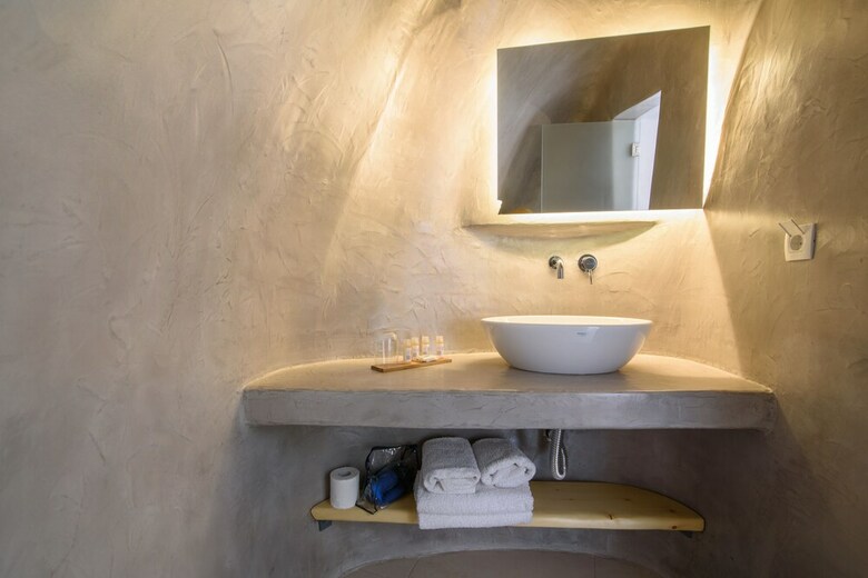 Hostal On The Cliff Suites