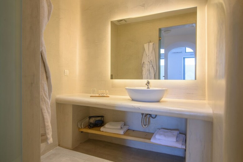 Hostal On The Cliff Suites