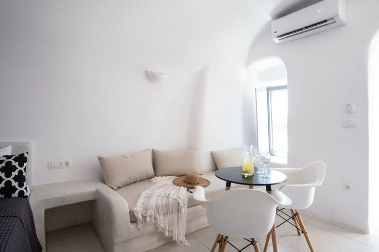 Hostal On The Cliff Suites