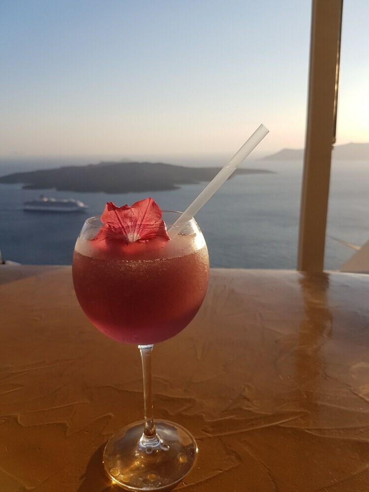 Hostal On The Cliff Suites
