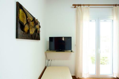 Chill And Relax In A Home With Pool Near The Beach