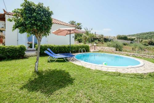 Chill And Relax In A Home With Pool Near The Beach