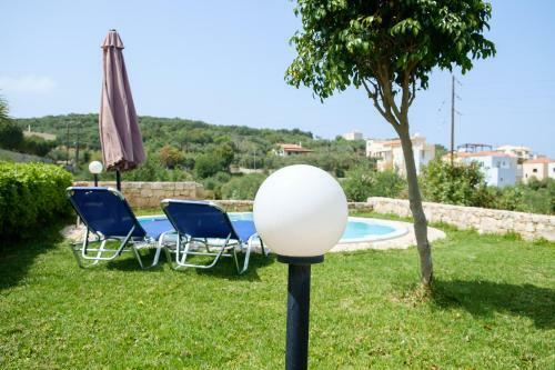 Chill And Relax In A Home With Pool Near The Beach