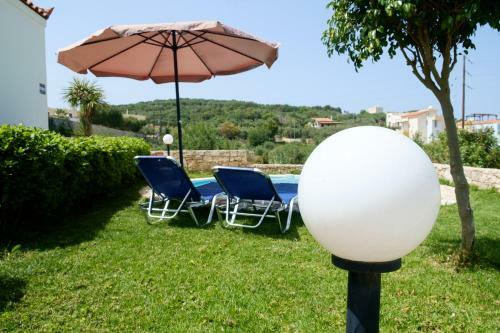 Chill And Relax In A Home With Pool Near The Beach